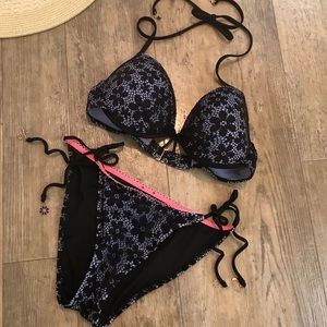 Victoria’s Secret bikini 👙 black daisy design